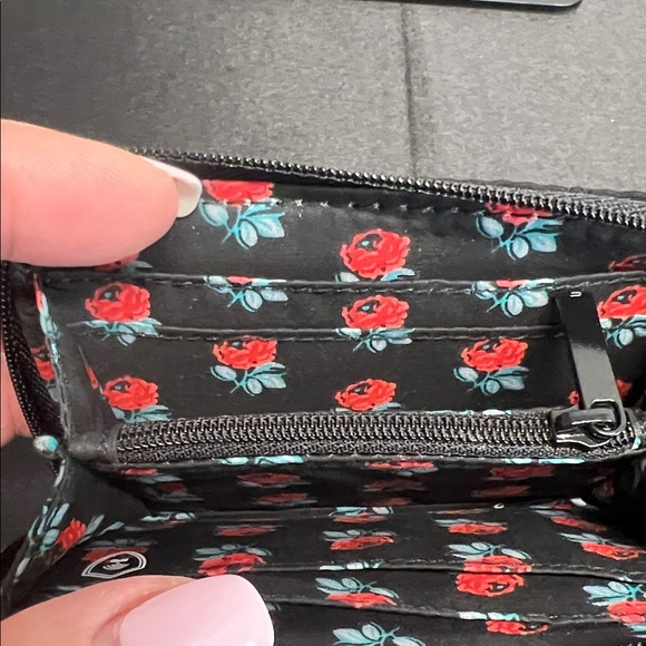 VERA BRADLEY | Quilted Black Small Zip-Around Wallet ~ RFID - Picture 5 of 8